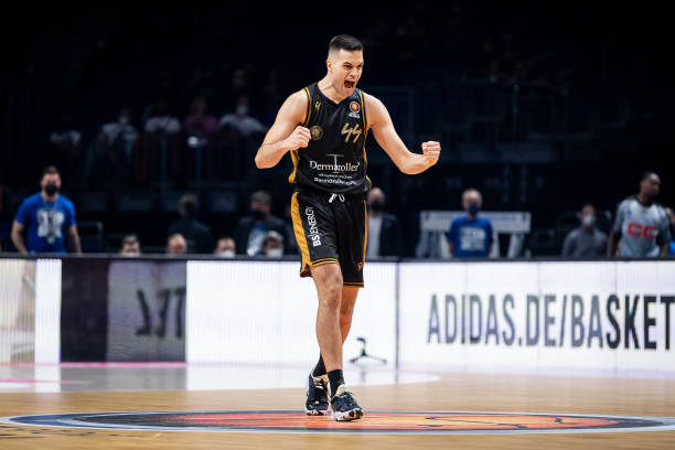 稳定地完成 稳定地完成