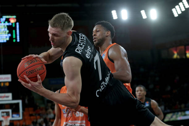 大批球迷留 大批球迷留