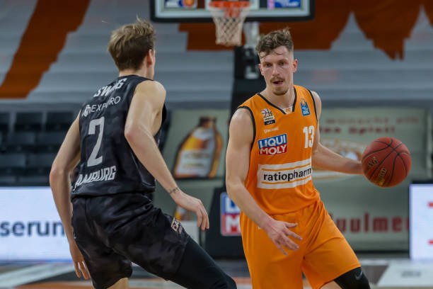 间的对决引 间的对决引